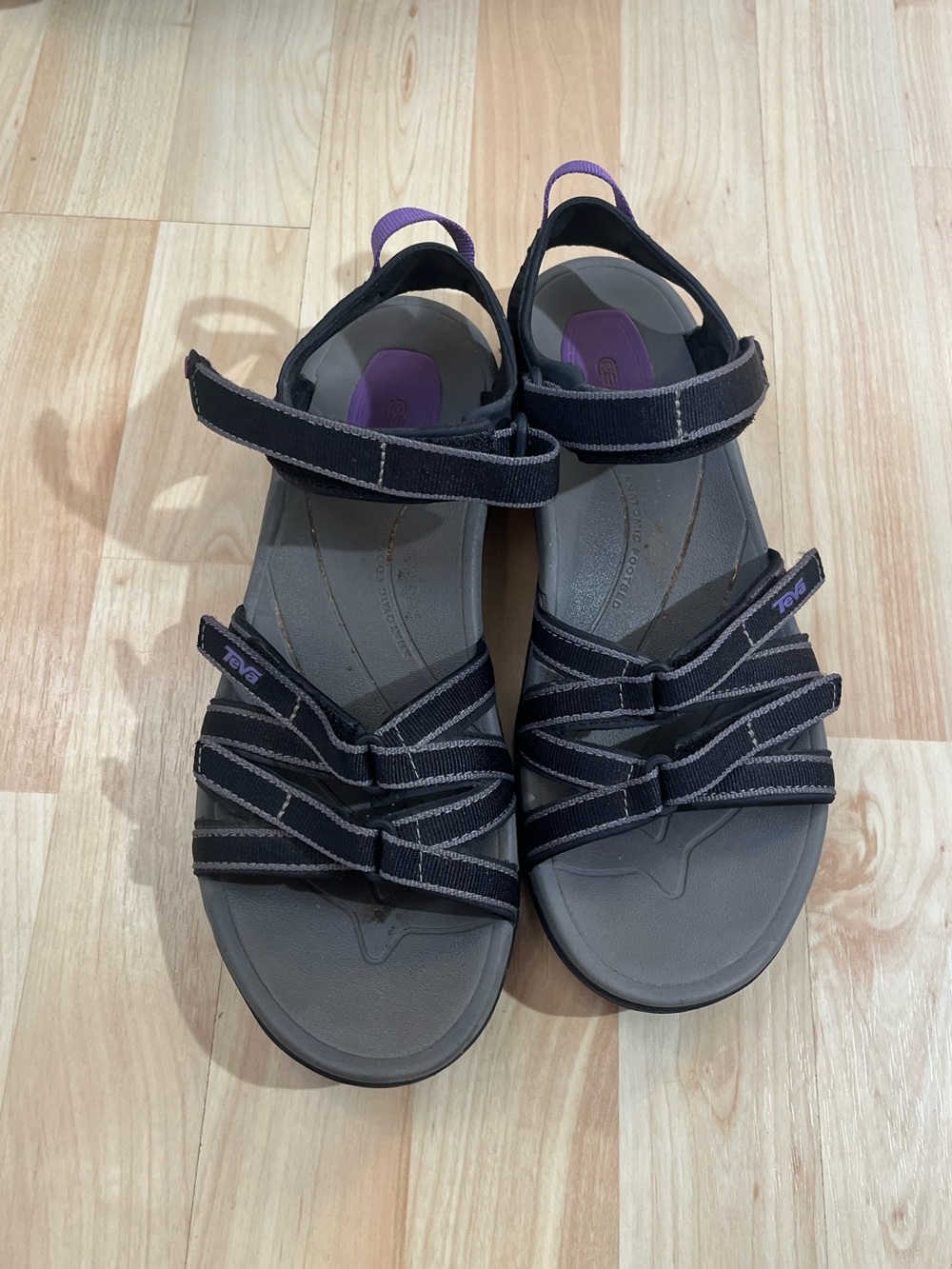 Teva Women's Tirra sport sandal featuring adjustable hook-and-loop straps 9.5